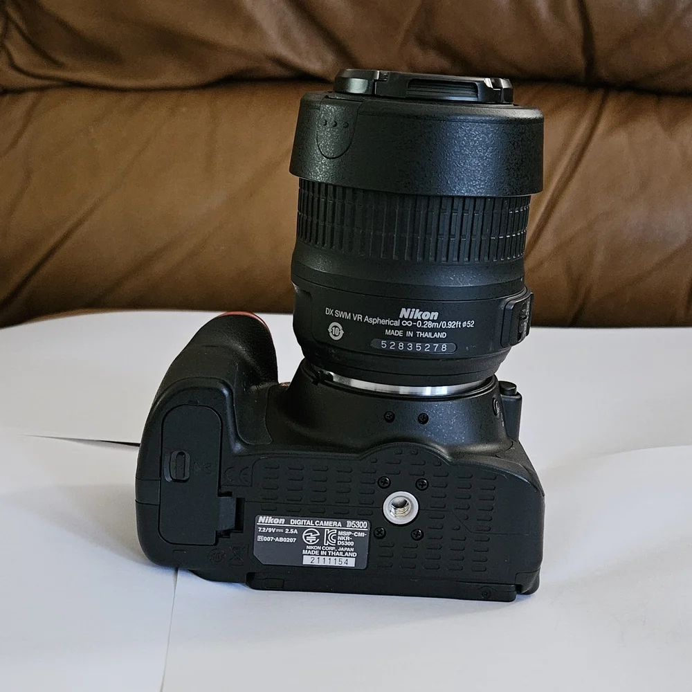 Nikon D5300 DSLR Camera 24.2MP With 18-55mm VR Lens +Charger.